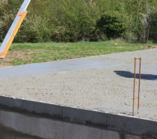 Ca avance vite et ça commence à lisser le béton.