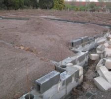 Tout notre tas de terre a disparu dans la journée, le surplus a été étalé sur le terrain