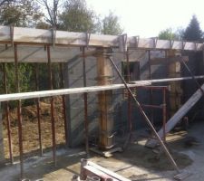 Coulage de la poutre béton armée et ses deux poteaux