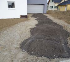 Livraison de bitume recyclé pour remblaiement du chemin d'accès