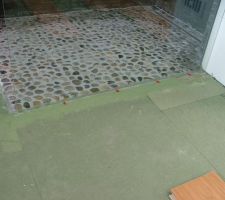 Joint sous la paroi de douche