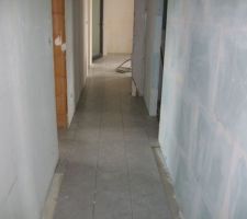 Carrelage couloir nuit pos&eacute; le 14/04