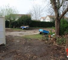 Acc&egrave;s terrain au bout de la future all&eacute;e