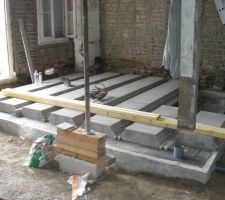 Pose poutrelle hourdis avec couche de goudron