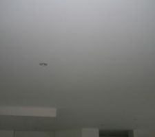 Peinture plafond pi&egrave;ce de vie, apr&egrave;s 2 sous-couches et 1 couche de La Seigneurie : une 4&egrave;me couche s'imposera !