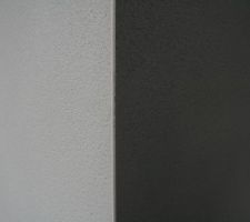à gauche, le blanc littoral (BL00), à droite, le gris cendre (G50)