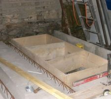 Coffrage tr&eacute;mie de l'escalier cave