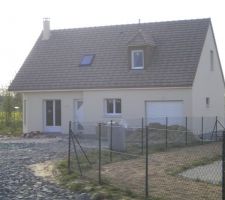 On voit mal là mais le tas de sable, c'est pour le carrelage. Donc, photo carrelage ;)