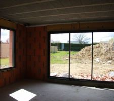 Vue de l'int&eacute;rieur, la baie du salon