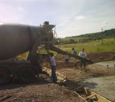 Livraison du 4ème camion de béton (en tout 31 m3)