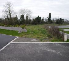 L'entr&eacute;e du terrain