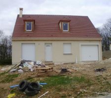 Facade vous pouvez admirer la propreté du chantier...
enduit gratté fin ton pierre de chez prb 015