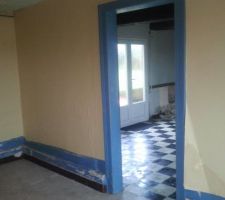 Entr&eacute;e de la salle/salon, c'&eacute;tait pr&eacute;vu de casser le mur, je vous raconterais mais &ccedil;a va &ecirc;tre plus tendu que pr&eacute;vu.