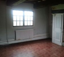 Un coin de la chambre, la fen&ecirc;tre donne au Nord.