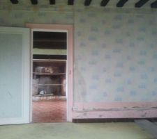 La chambre d'ami/bureau/futur chambre de b&eacute;b&eacute; (on cloisonnera pour garder un bureau, au 2nd enfant un escalier sera plac&eacute; au niveau de la porte et les combles am&eacute;nag&eacute;es ou pas ...).