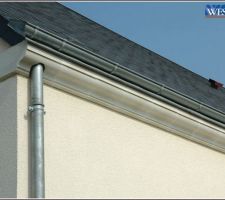 Photo corniche en blanc cass&eacute;