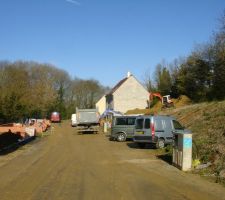 Lot 30 en plein boulot de terrassement (enlevement des terres).