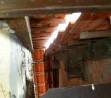 Vue de dessous des 2 toits séparent les 2 partie de la maison