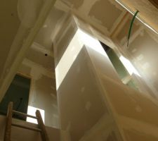 Arrivé de l'escalier et WC avec ouverture en briques de verre