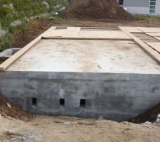 Vide sanitaire   dalle béton du carport et dalle en bois derrière