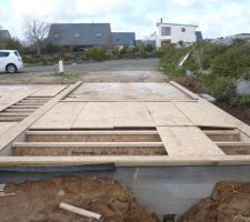 Dalle bois suivi de la dalle béton du carport