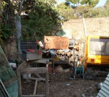 Terrain en cours de d&eacute;sencombrement