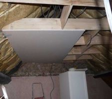 Plafond avec future laine de verre 200mm sur le plafond, sachant que sous la toiture il y a déjà de la laine de verre