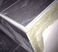 Finition qui ne nous satisfait pas. Angles rugueux et ressortant un peu trop.