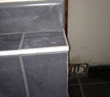 Finition qui ne nous satisfait pas. Angles rugueux et ressortant un peu trop.