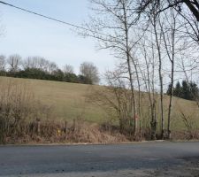 Notre terrain: reste l'accès à faire pour franchir le bief entre la route et le terrain.