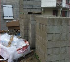 Les parpaings sont arriv&eacute;s!!