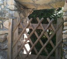 Obligé de mettre un portail, sinon les gens rentrent et fonts comme chez eux! tout fou le camps..