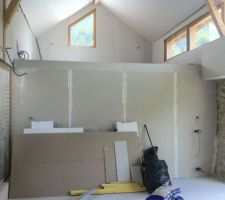 Vue d ensemble salon et bureau sur le garage,