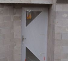 Porte d'entrée.