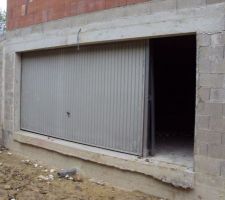 Porte de garage de chantier (temporaire heureusement)