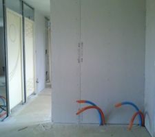 Le mur de retour de l'entrée (futur placard)