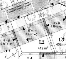 Plan d'implantation de la maison. Nous sommes en batiment de france, le pignon ne doit donc pas faire plus de 7 m de large