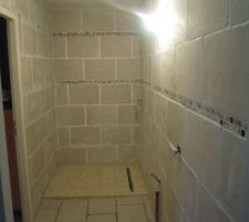 Salle de bain avec douche a l'italienne