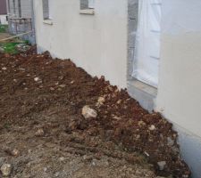 Début du remblai autour de la maison