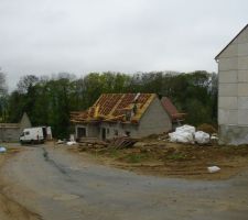 Lot 9 couvreurs en action .