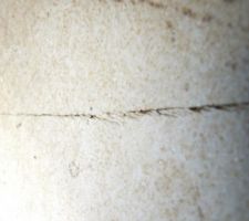Fissure dans le carrelage du RDC (23 carreaux fendus &agrave; ce jour)