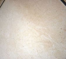 Fissure dans le carrelage du RDC (23 carreaux fendus &agrave; ce jour)