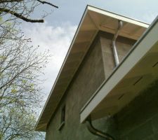 Peinture des dépassés de toiture terminée