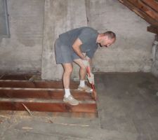 Dépose de l'ancien plancher bois de l'étage.