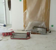 Pose du carrelage au sol