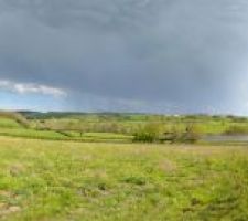 Un panoramique de la vue du terrain, entre l'est et le sud !