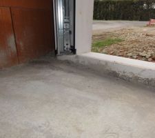 Le sol du garage trop bas ... ils nous coulent une chape par dessus