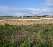 Vu actuelle du terrain (derri&egrave;re le mur...)