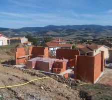 Vue générale des murs du rez de chaussée.