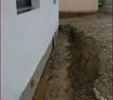 Début de la pose d'un drainage